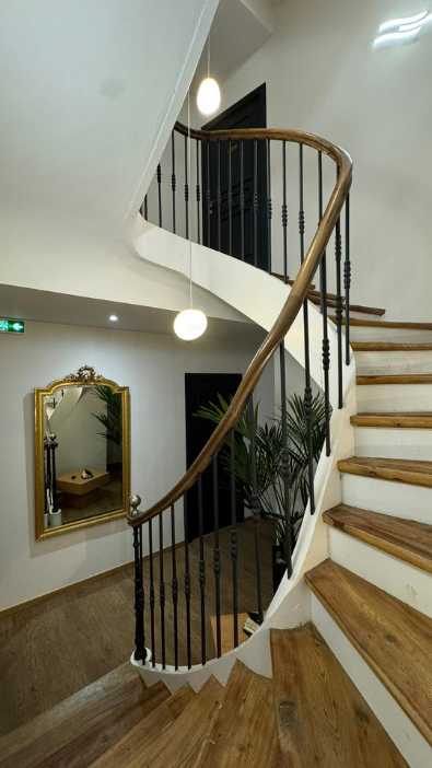 Montée d'escalier de la Villa Belle Fleur (1)