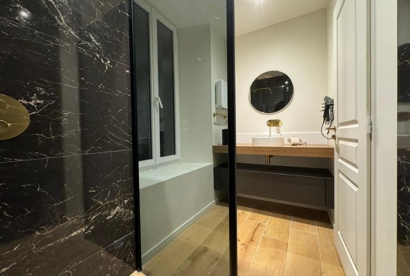 Salle de bain (1) de la Gentiane à la Villa Belle Fleur dans le Queyras
