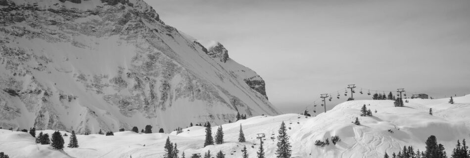 Paysage enneigé du Queyras avec remontées mécaniques en hiver 2026