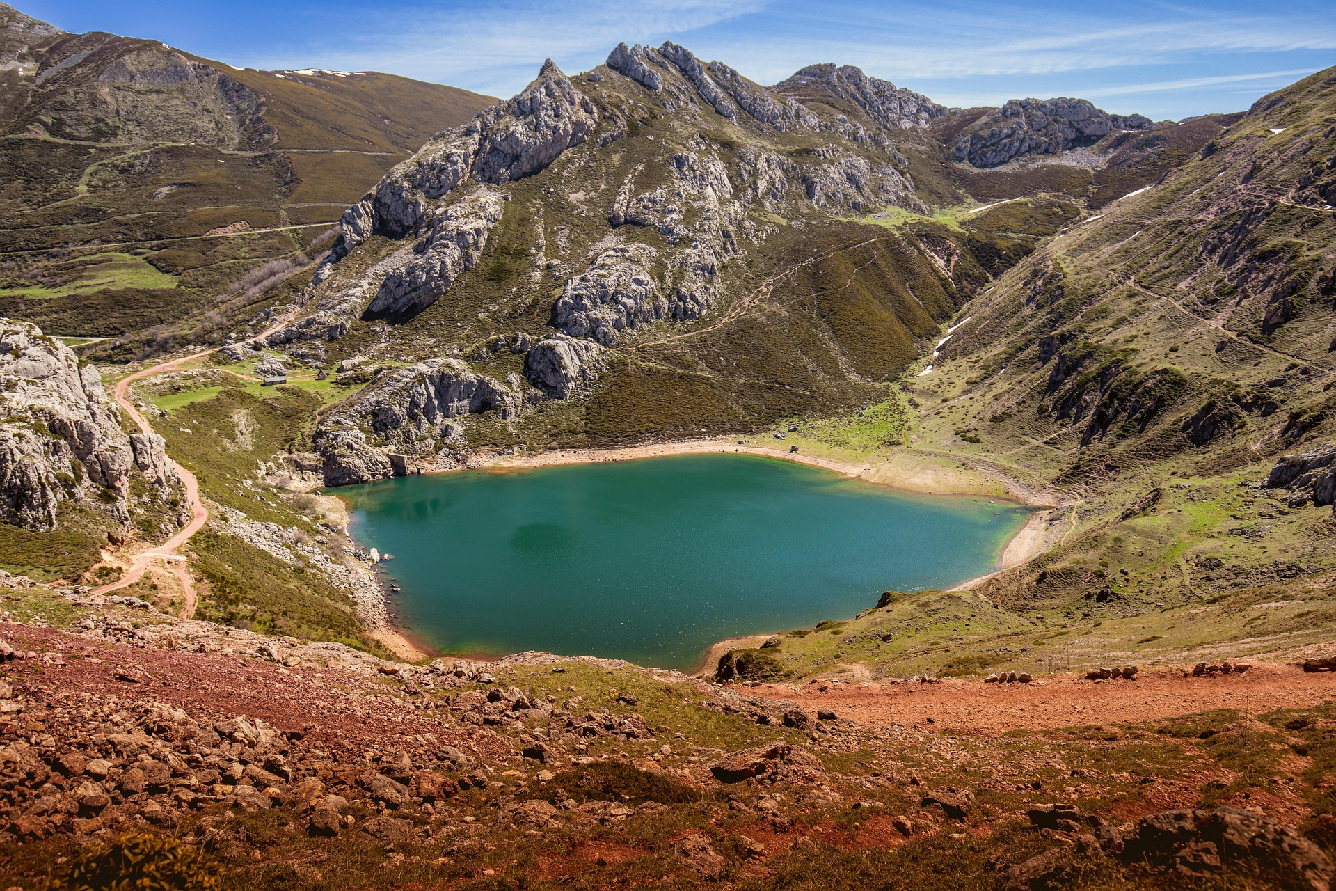Lac de montagne dans le Queyras – destination queyras découverte faune et flore