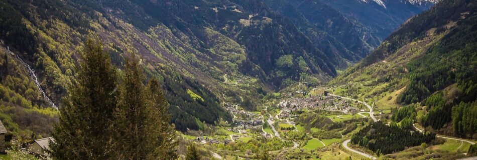 Location Queyras avec services à la carte dans un village de montagne de la vallée.