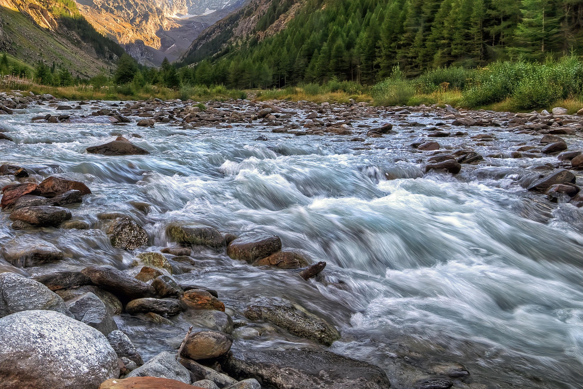 rivière alpine queyras vallée paysage eaux vives hautes alpes