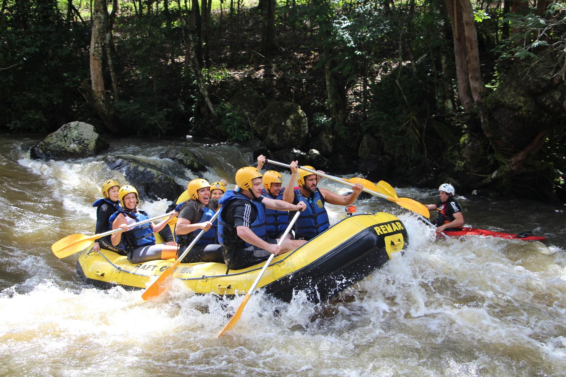 rafting eaux vives groupe queyras activité hébergement queyras eaux vives